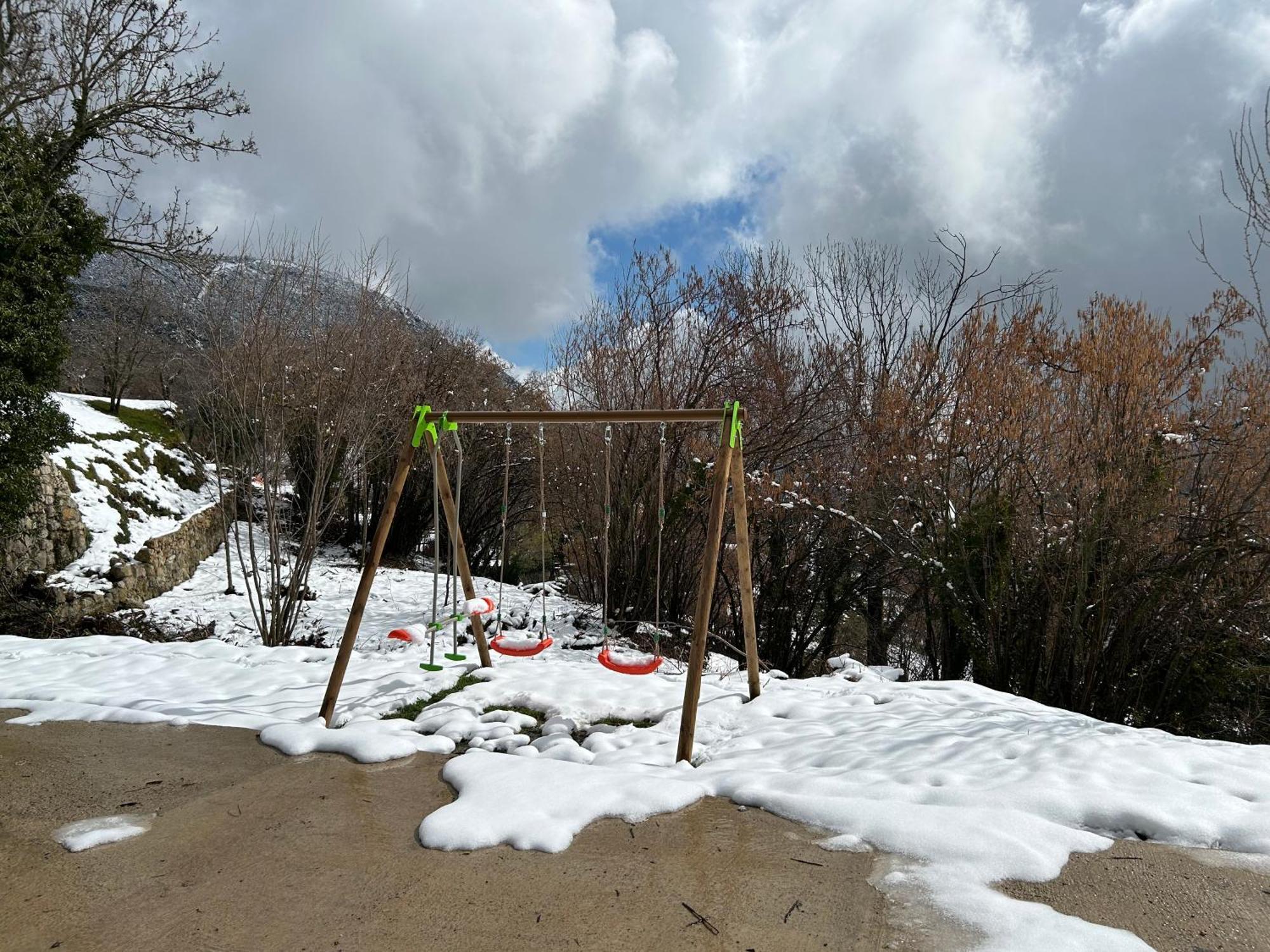Casa De Les Escoles, Espinalbet - Alberga Castellar del Riu المظهر الخارجي الصورة